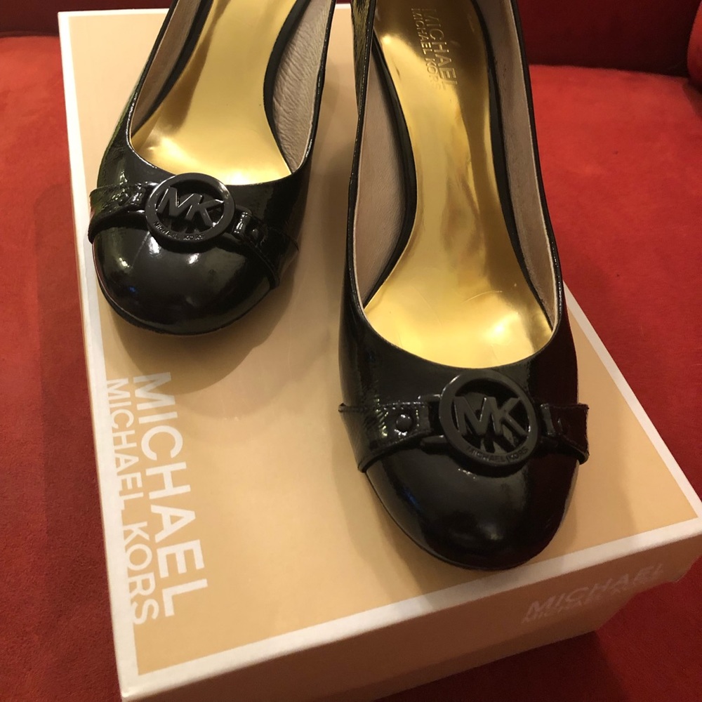 Michael Kors Black Fulton Mid Pump, Black